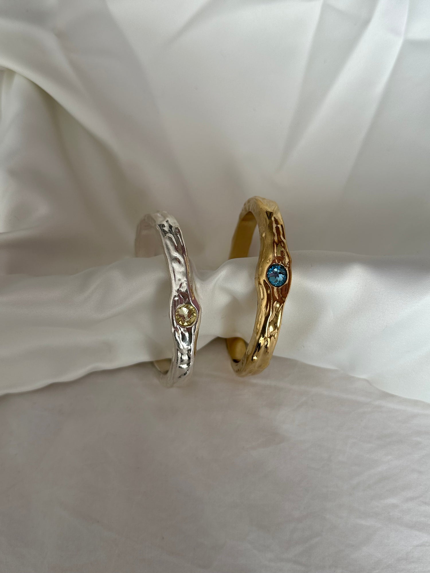 Brazaletes y pulseras